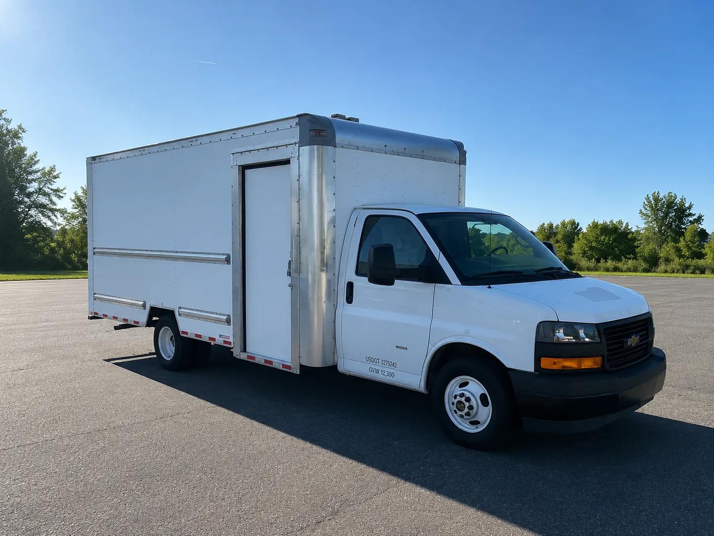 gmc savana cutaway 2022 7GZ37TC72NN011954 image gmc savana cutaway 2022 7GZ37TC72NN011954 image